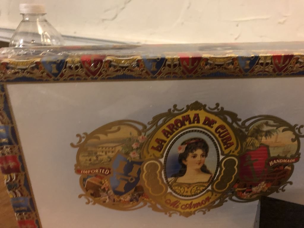La Aroma de Cuba cigar box